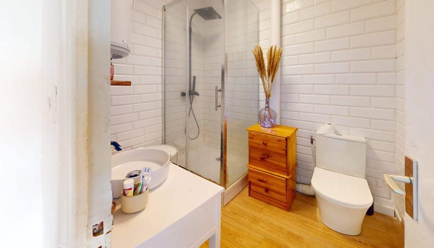 Cuers-Appartement-T2-43-m-Bathroom