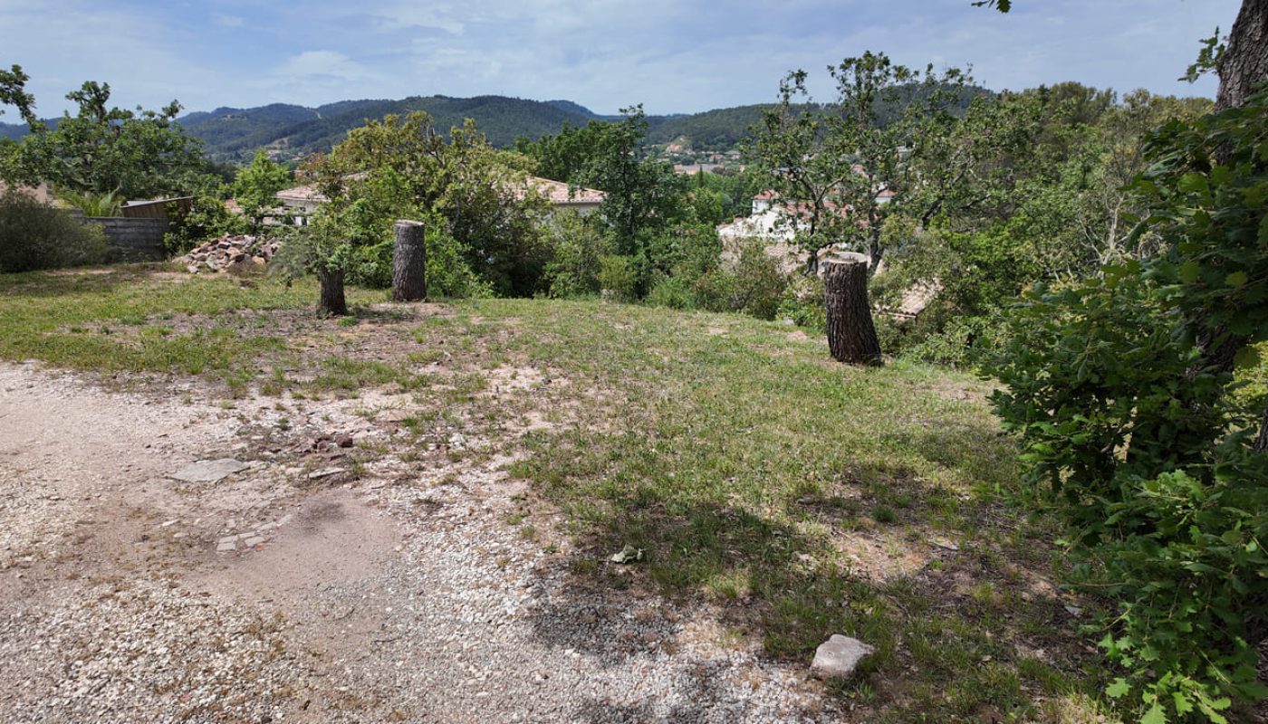 Terrain constructible à Carnoules (Var)
