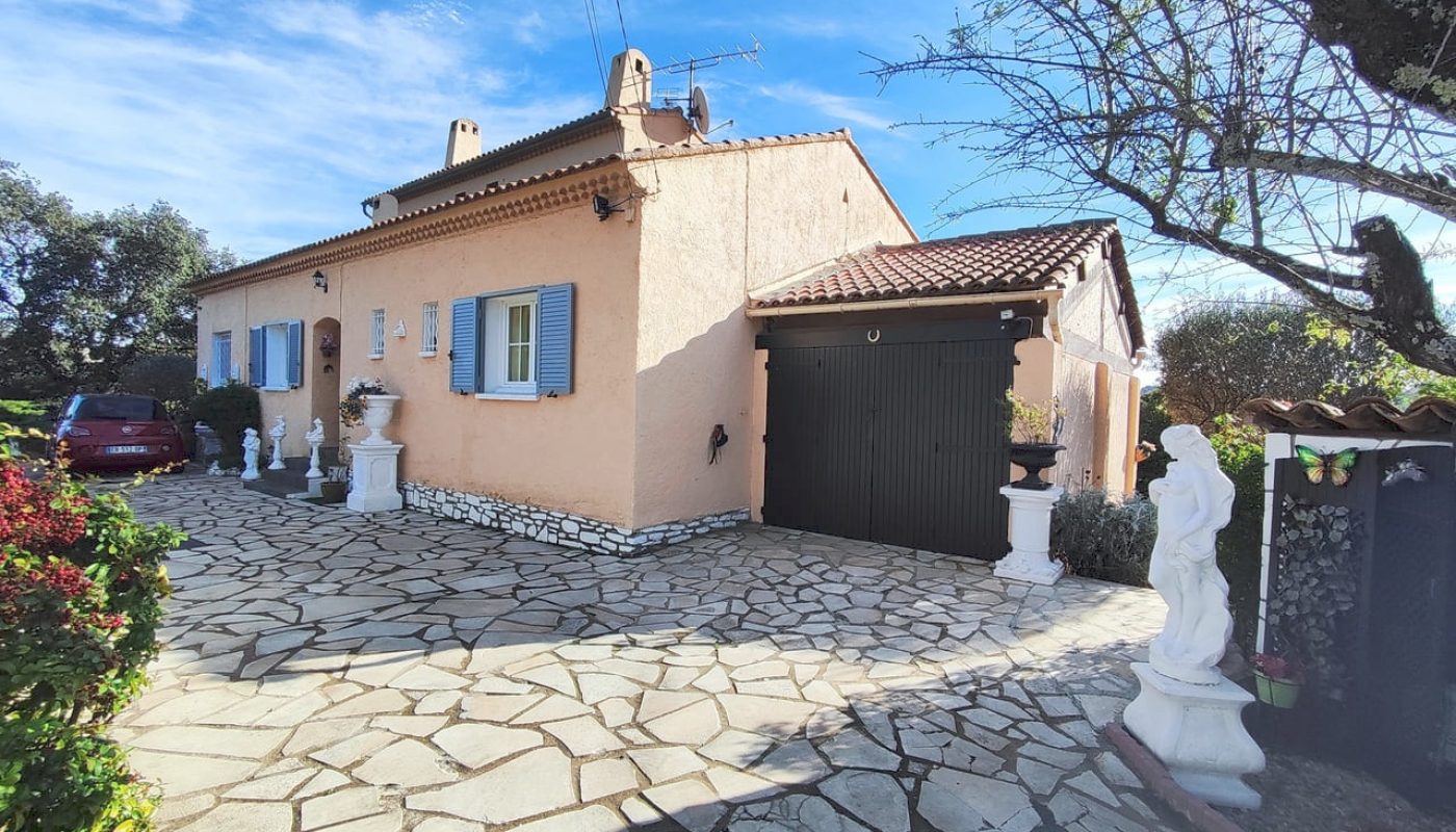 Villa T6 avec véranda, piscine, garage, à Besse-sur-Issole (Var)