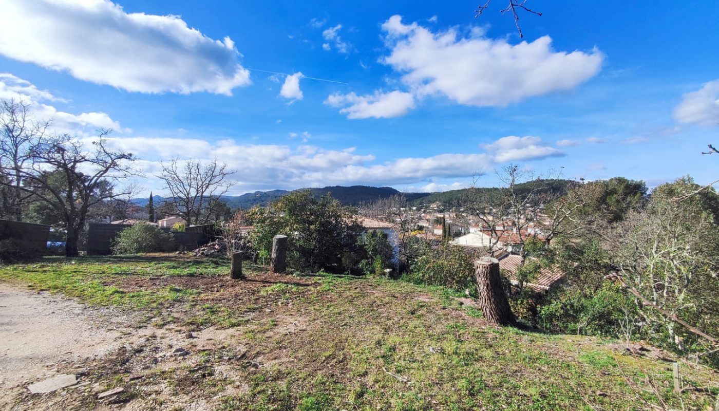 Terrain constructible sur Carnoules (Var)