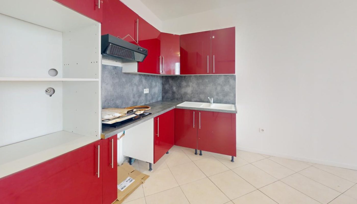 Le-Luc-Appartement-T3-70-m-Kitchen 1