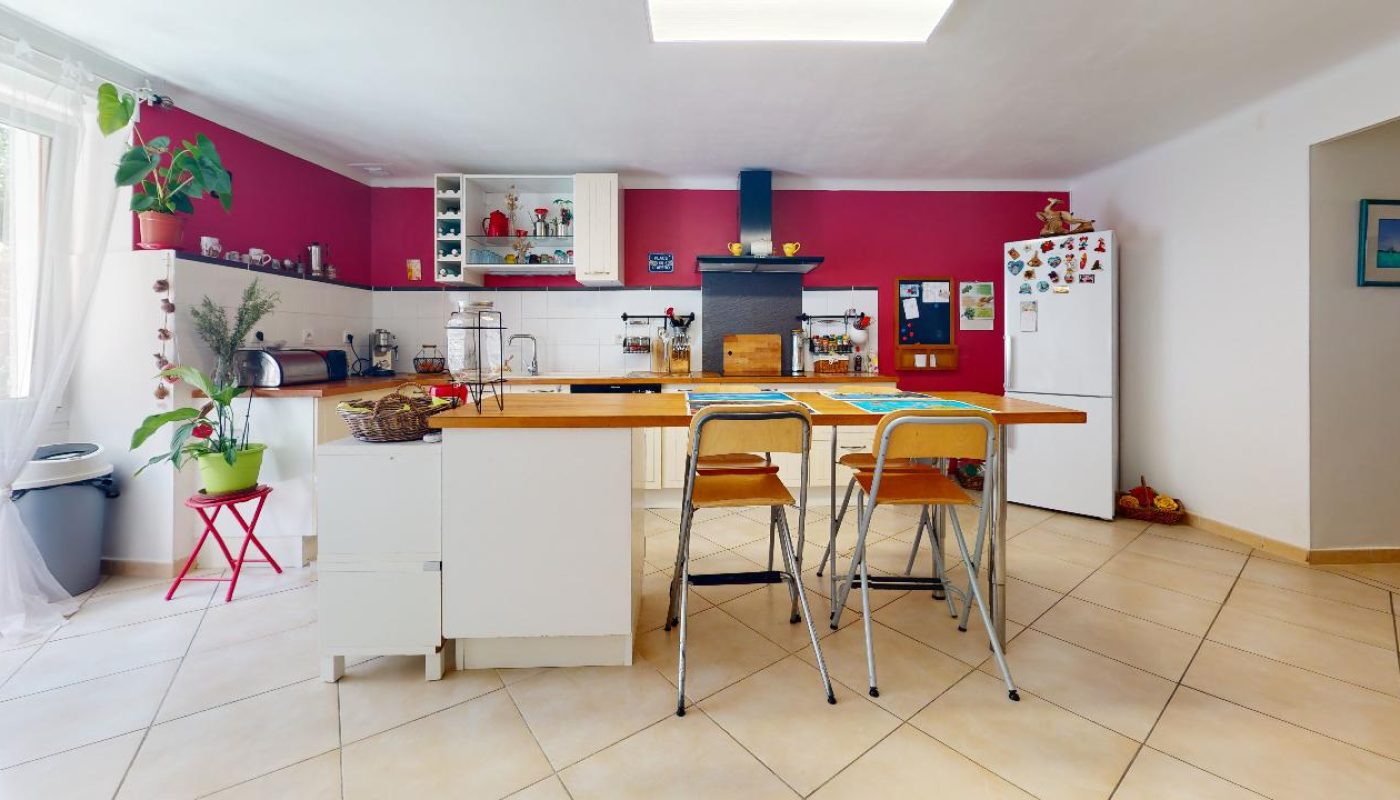 Sollies-Ville-Appartement-T3-94-m2-avec-terrasse-Kitchen