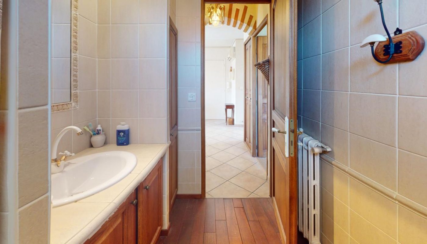 Toulon-Est-Appartement-T3-52-m-Bathroom