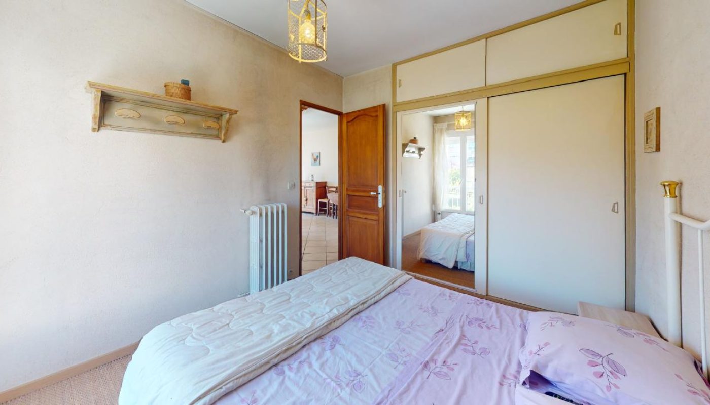 Toulon-Est-Appartement-T3-52-m-Bedroom