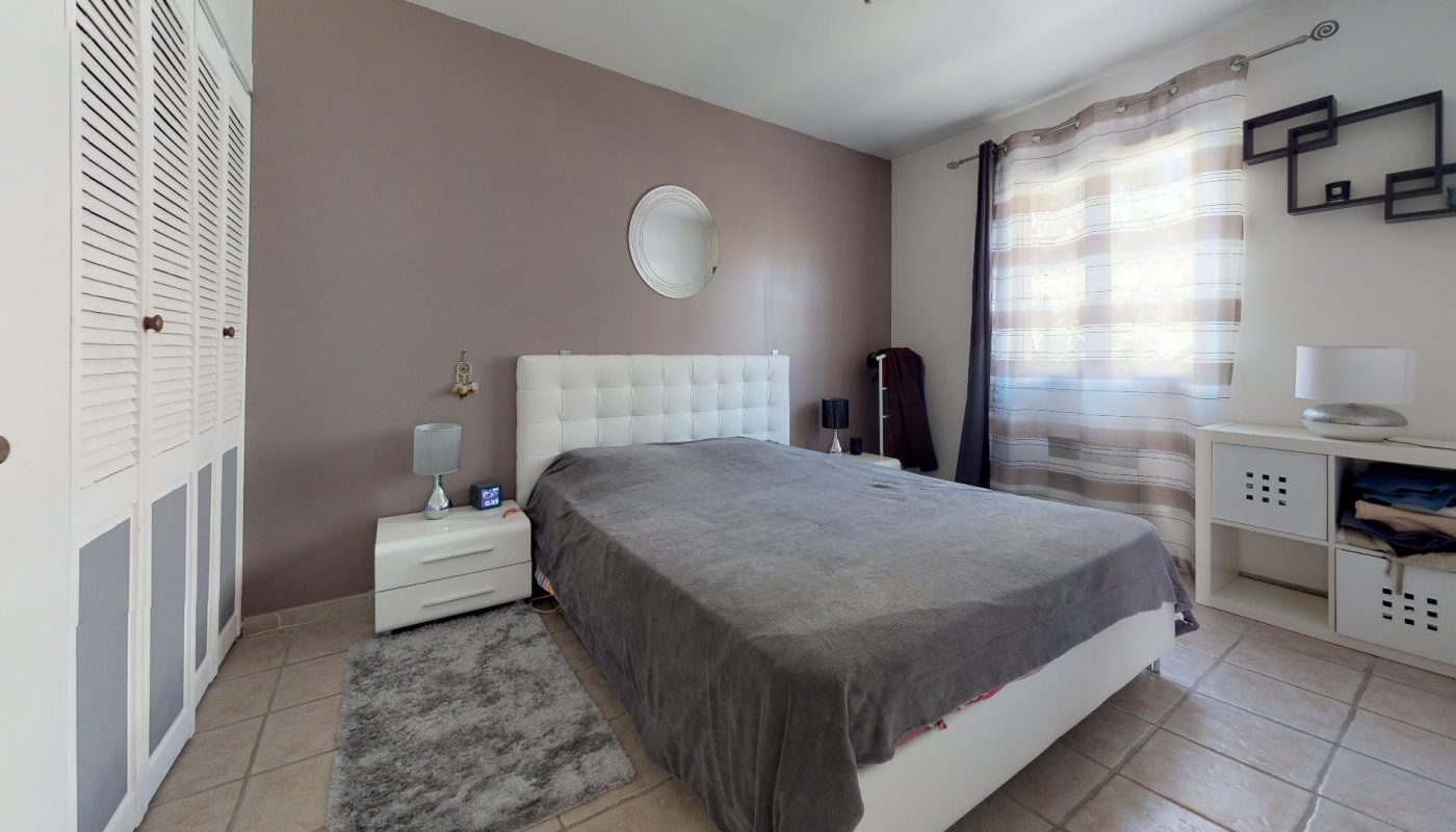 Villa-T4-90-m2-a-Pierrefeu-du-Var-Bedroom(1)